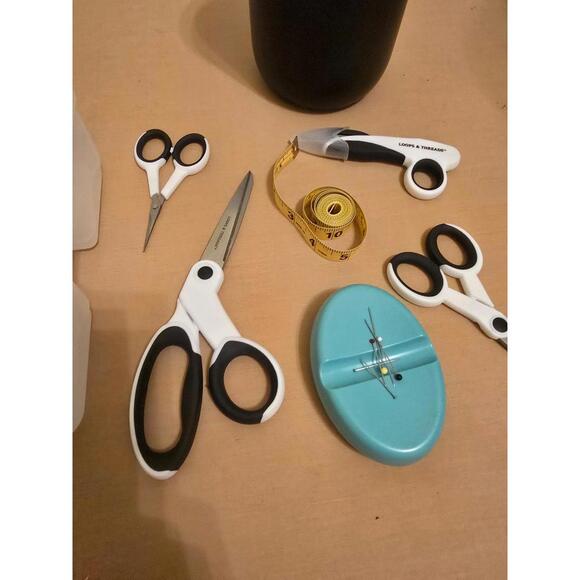 Sewing Kit - Picture 2 of 6